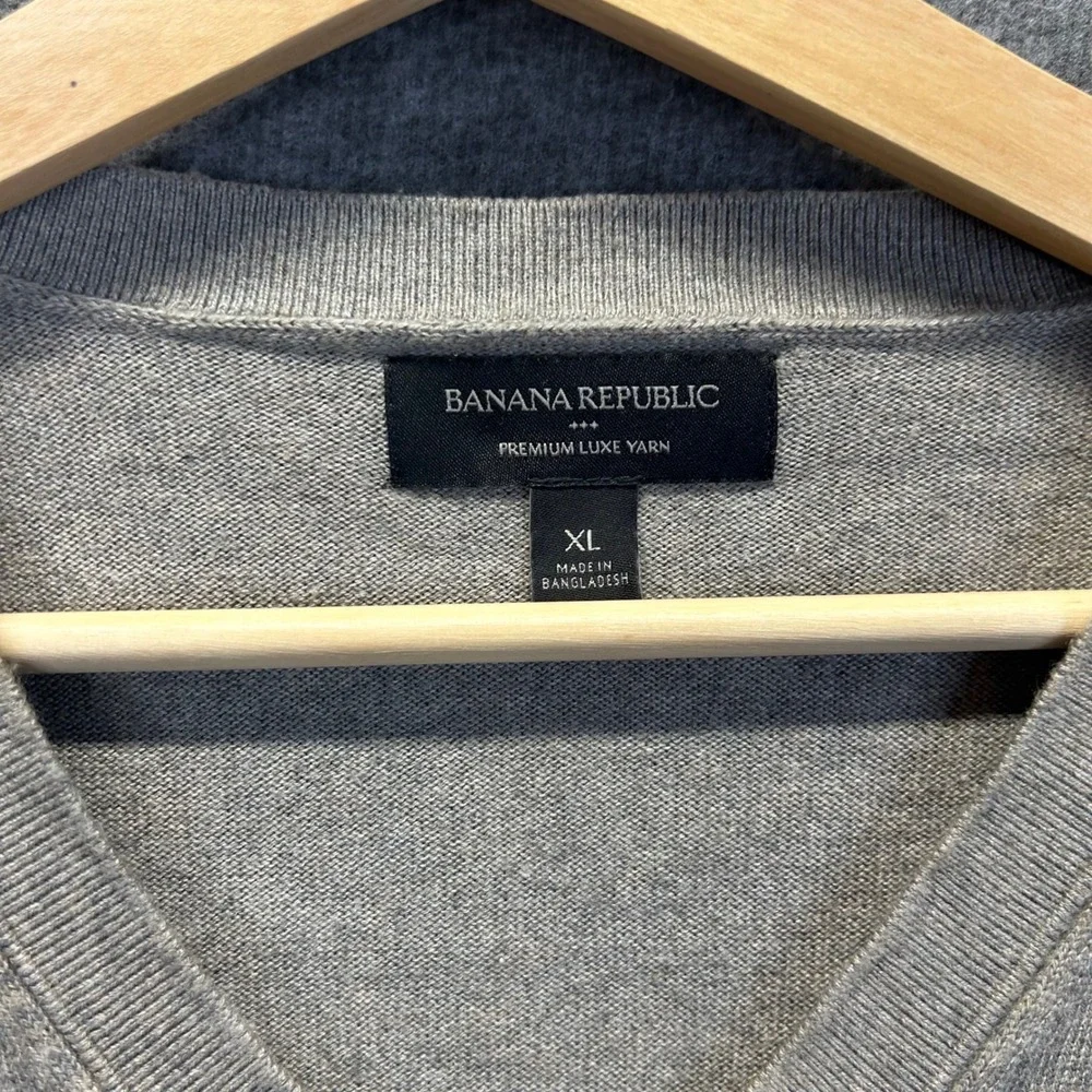 Banana Republic Men XL Gray Silk Cashmere Blend V-Neck Premium Luxe Yarn Sweater